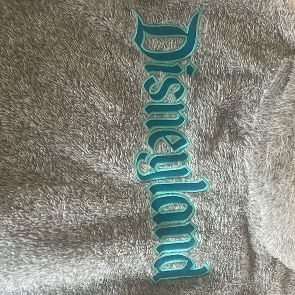 Disneyland Sweatshirt 🏰 - Picture 3 of 6